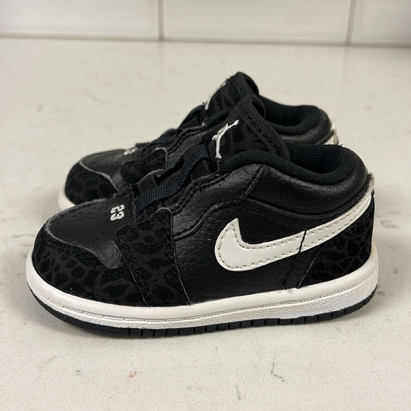 Air Jordan J Man Slip-On For Boys Black Elephant Print 364704-011 Size 4C - Picture 12 of 16